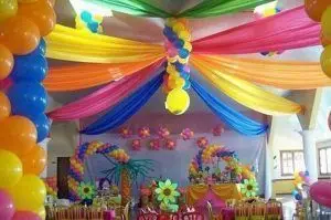 Carpa decorada con globos