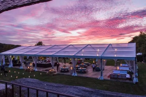 Estructuras para resguardar un evento del sol o de la lluvia