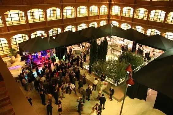Estructuras para resguardar un evento del sol o de la lluvia