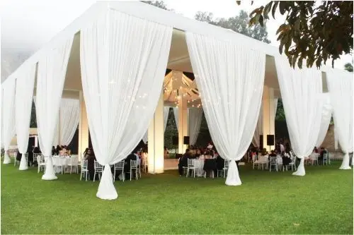 Estructuras para resguardar un evento del sol o de la lluvia