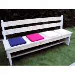Banco civil de madera blanco con cojines, med. – alquiler para eventos