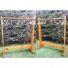 Percheros madera miel, med. 1,50 x 1,80 x 60 cm – alquiler para eventos