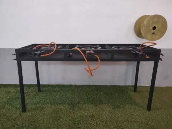 Soporte Paella Con Pies, Tres Fuegos, Med. 90 Al. X 1,80 An. X 57 – alquiler para eventos