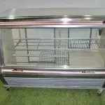 Vitrina expositora frigorífica puerta de cristal abatible con ruedas 127 al x 151 an x 79 f – alquiler para eventos