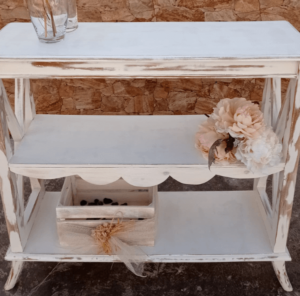 Altar Blanco Envejecido – 87x92x31 cm – alquiler para eventos
